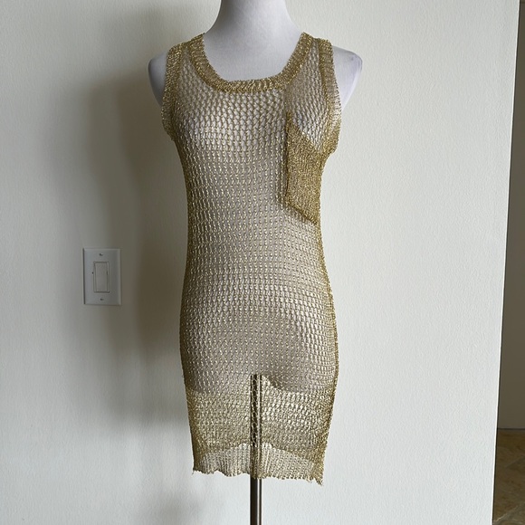 Woman’s vera and Lucy Metallic Gold Knit Sweater Medium Womens Mesh